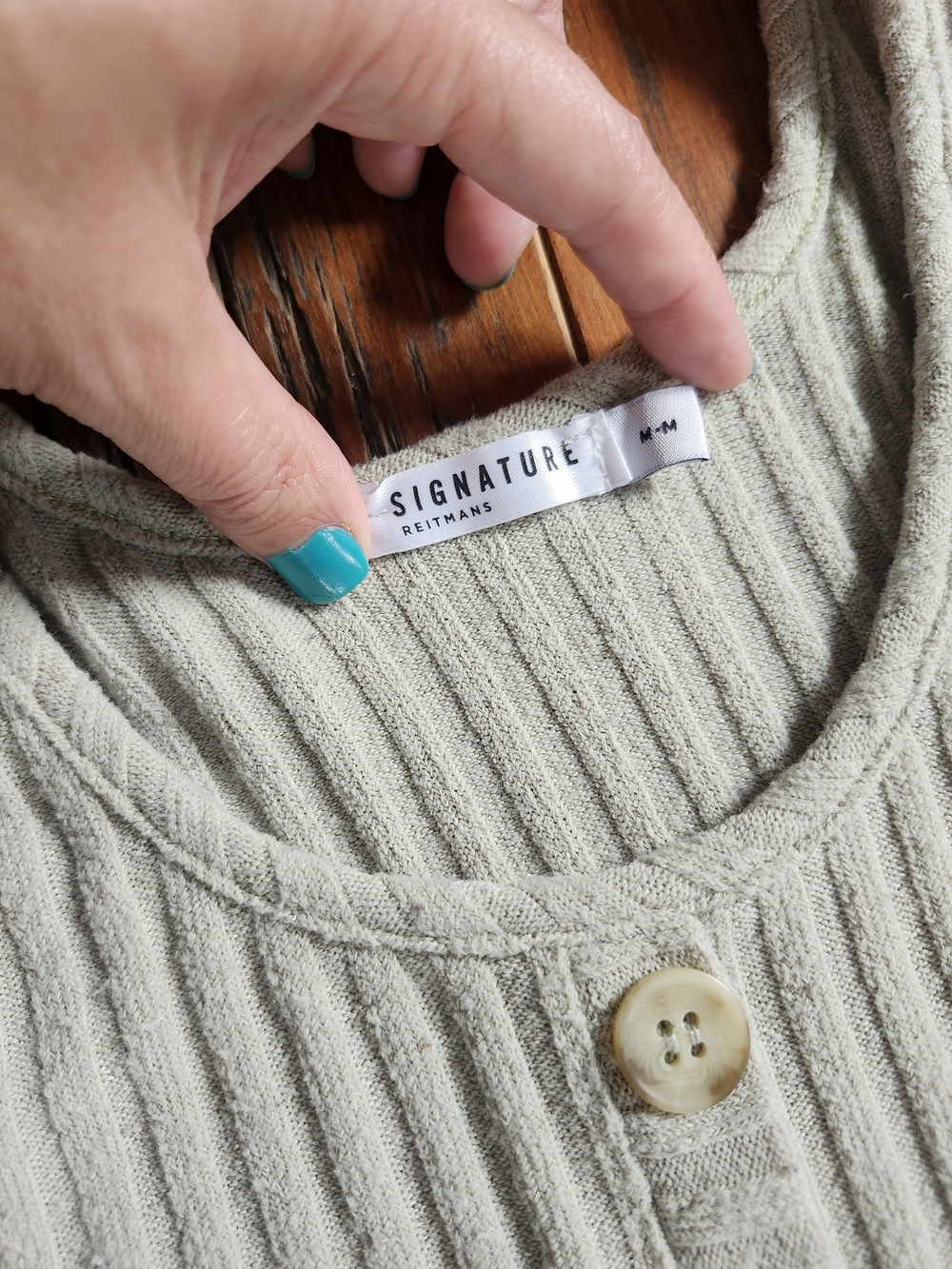*Bundle 3/$20!* Reitmans Sage Green Ribbed Button-Front Tank - Picture 4 of 5